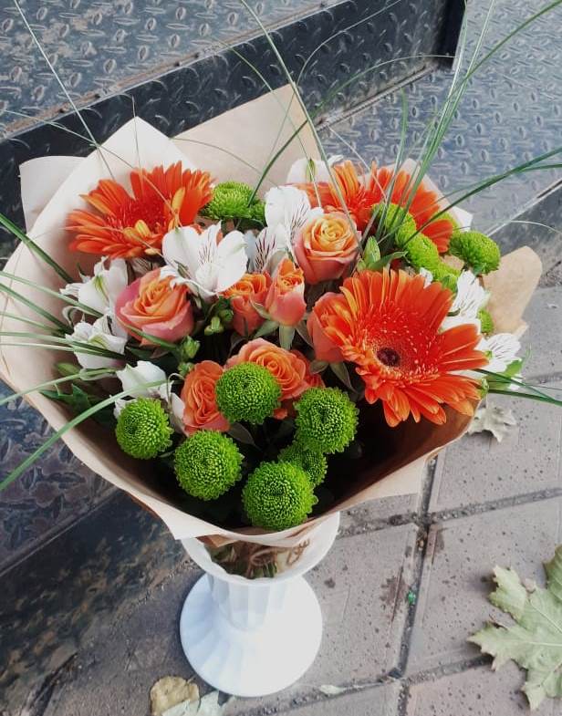 Букет цветов из: Герберы, Хризантемы, Альстромерии и Розы в Красногвардейский