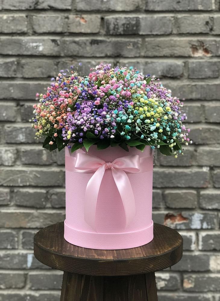 Цветочная композиция из Гипсофила и Розы в шляпной коробке в Красногвардейский