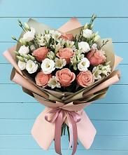 Букет цветов из:  Розы, Альстромерии и Лизиантусы в Красногвардейский