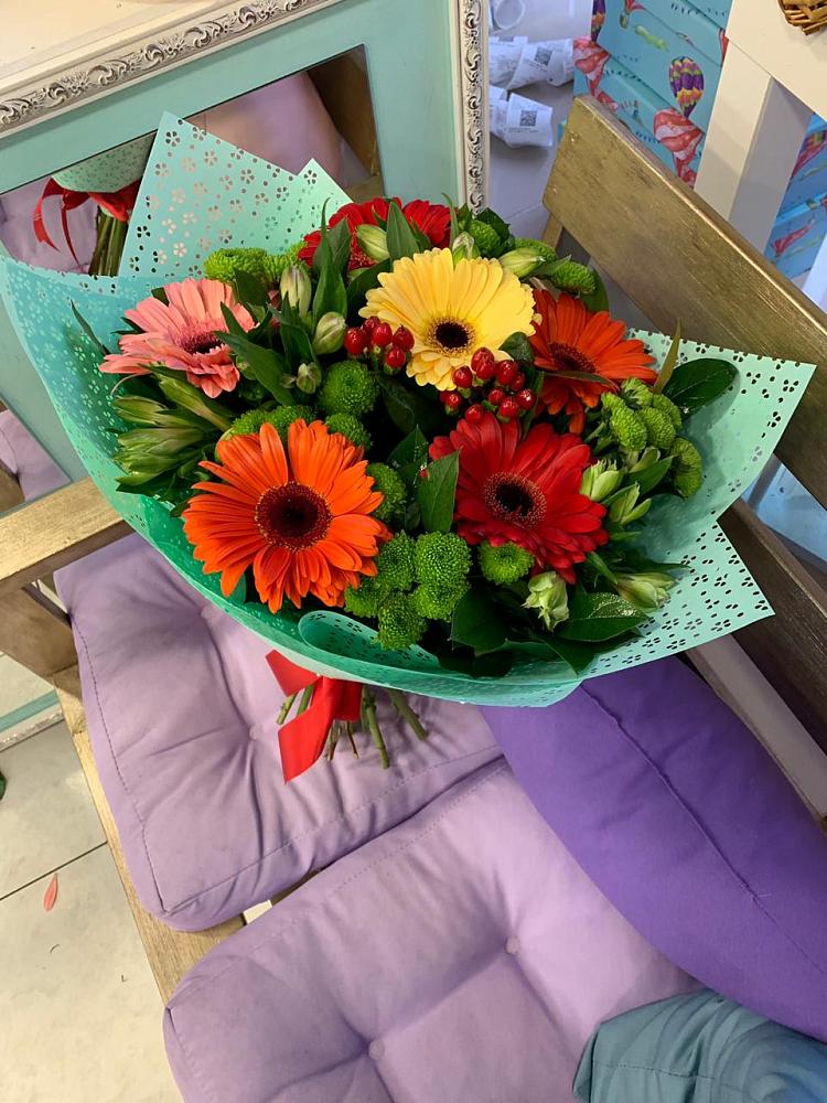 Букет цветов из: Герберы, Хризантемы и Альстромерии в Красногвардейский