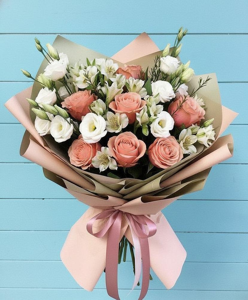 Букет цветов из: Розы, Альстромерии и Лизиантусы в Красногвардейский