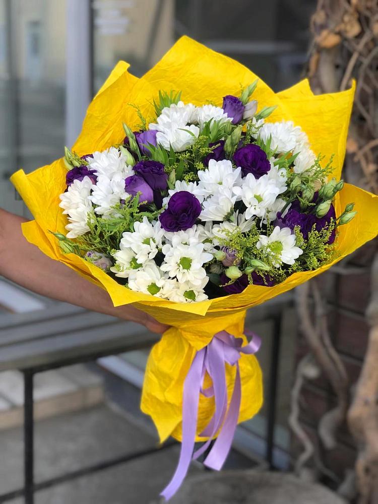 Букет цветов из: Ирисы, Хризантемы и Ромашки в Красногвардейский