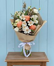 Букет цветов из:  Альстромерии, Лизиантусы, Розы и Хризантемы в Красногвардейский