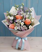 Букет цветов из:  Лизиантусы, Розы, Альстромерии и Гипсофила в Красногвардейский