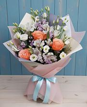 Букет цветов из:  Лизиантусы, Розы, Альстромерии и Гипсофила в Красногвардейский