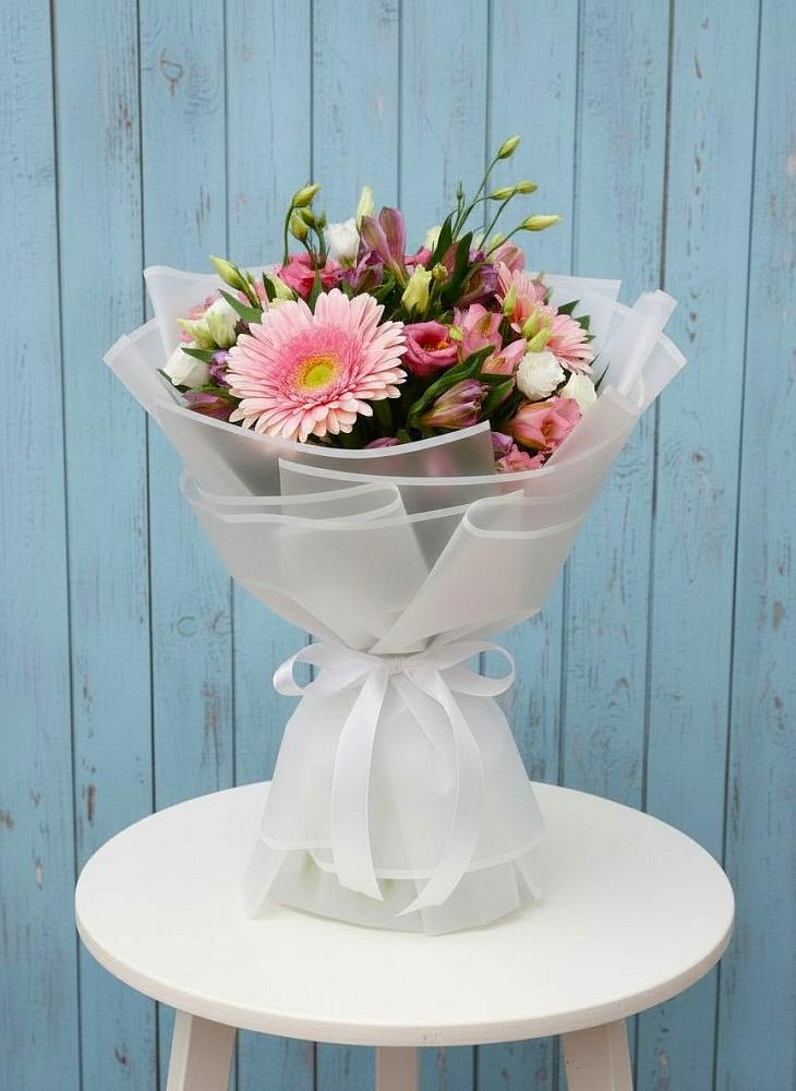 Букет цветов из: Герберы, Альстромерии и Лизиантусы в Красногвардейский