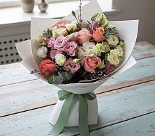 Букет цветов из:  Розы, Лизиантусы и Гвоздики в Красногвардейский