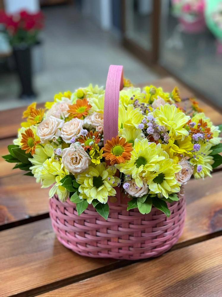 Цветочная композиция из Хризантемы и Розы в корзине в Красногвардейский