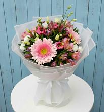 Букет цветов из:  Герберы, Альстромерии и Лизиантусы в Красногвардейский