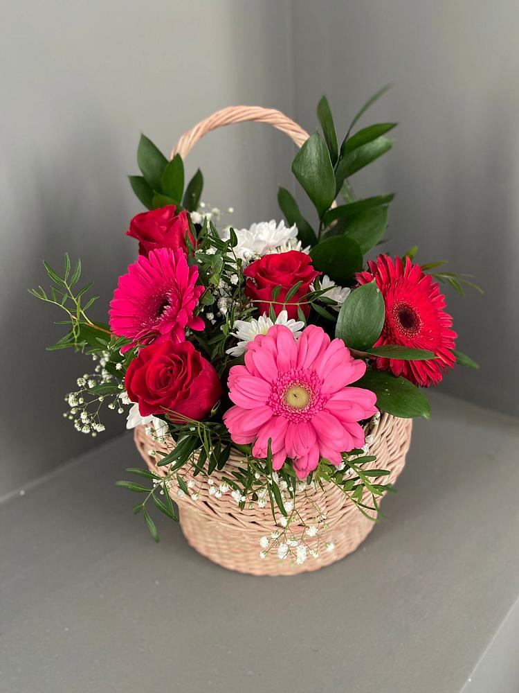 Цветочная композиция из Розы, Хризантемы и Герберы в корзине в Красногвардейский