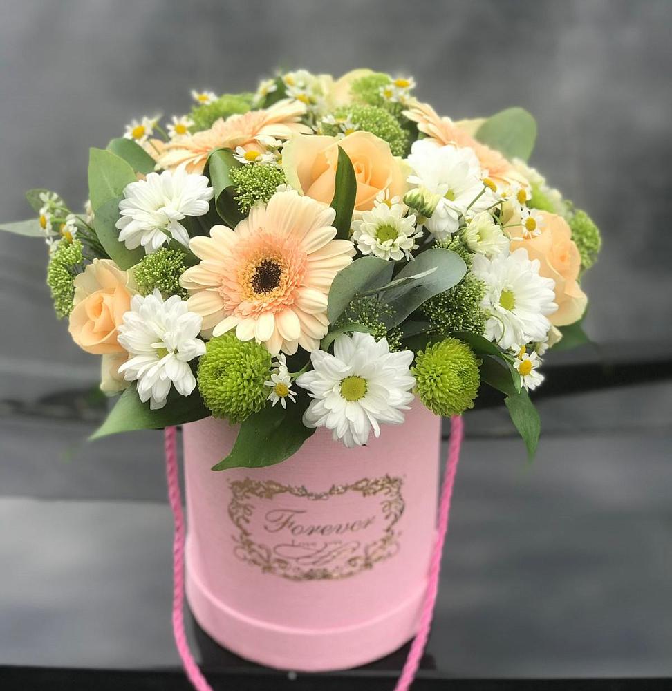 Цветочная композиция из Розы, Герберы и Хризантемы в шляпной коробке в Красногвардейский