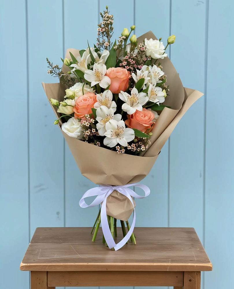 Букет цветов из: Альстромерии, Лизиантусы, Розы и Хризантемы в Красногвардейский