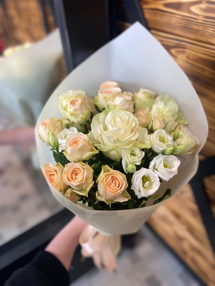 Букет цветов из: Розы и Лизиантусы в Красногвардейский